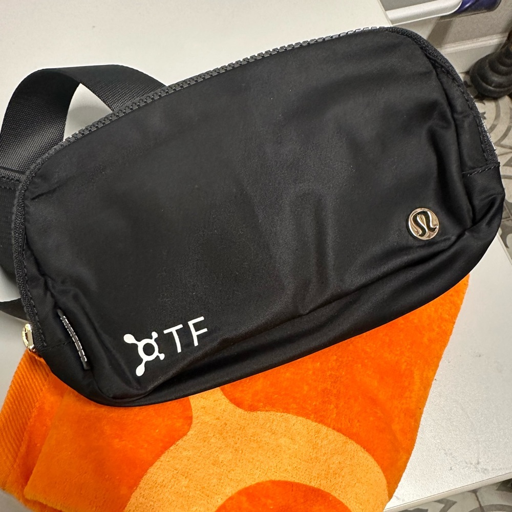 Lululemon everywhere belt bag orangetheory with workout towel new